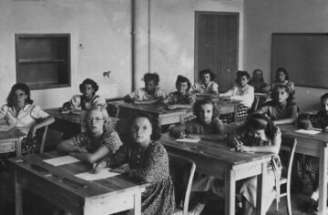 Mädchenklasse in der Schäfferschule (1951)