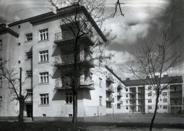 Städtische Wohnhausanlage Werndlgasse 11-19: Straßenhof